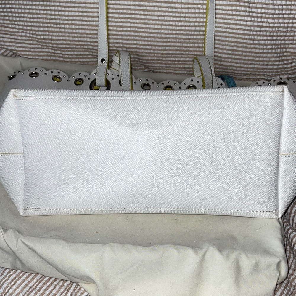 Nine West Stylish White and Yellow Tote Bag with Silver Detailing Quality Detail - Picture 8 of 9